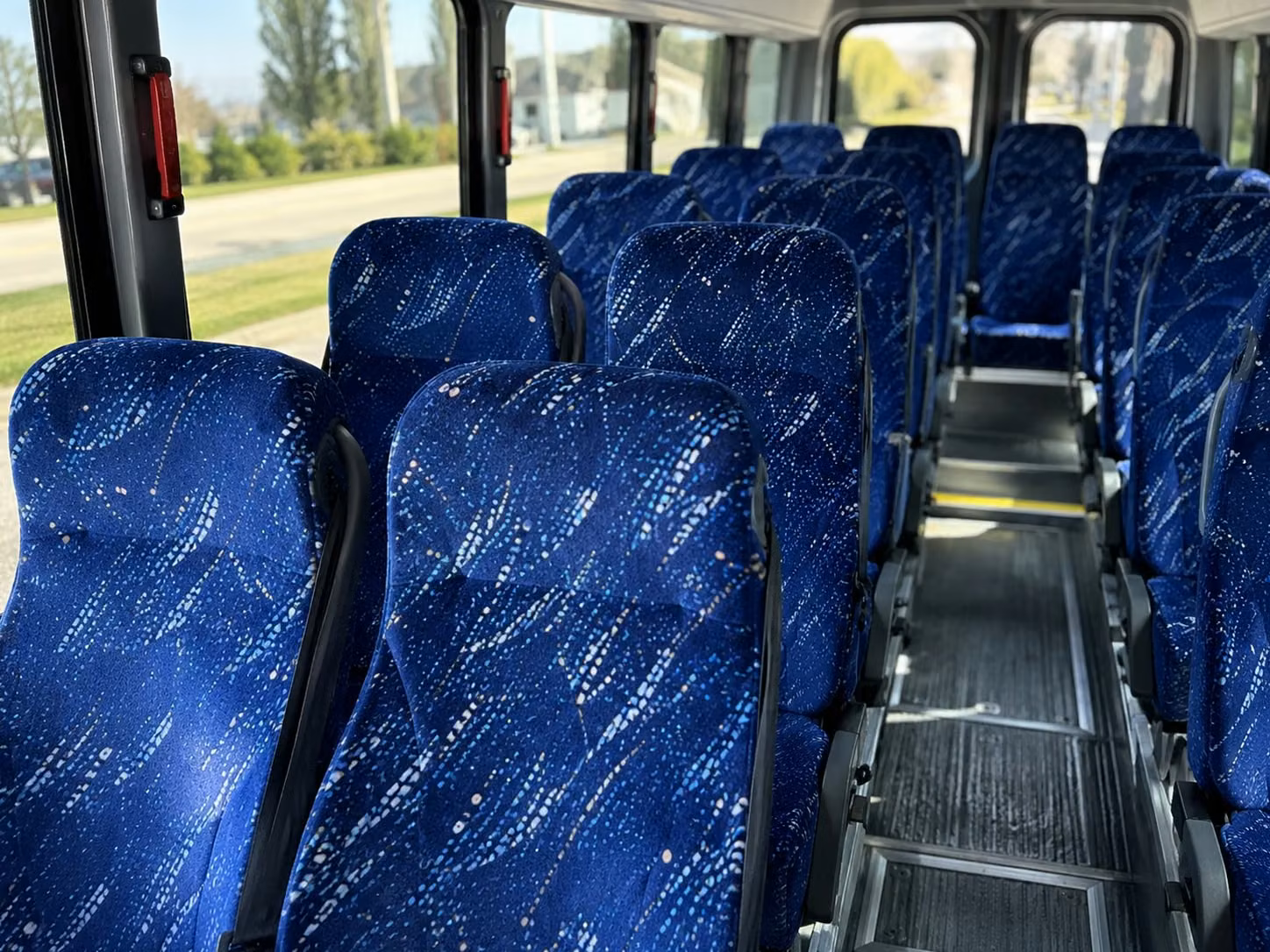 edison 15 passenger minibus rental